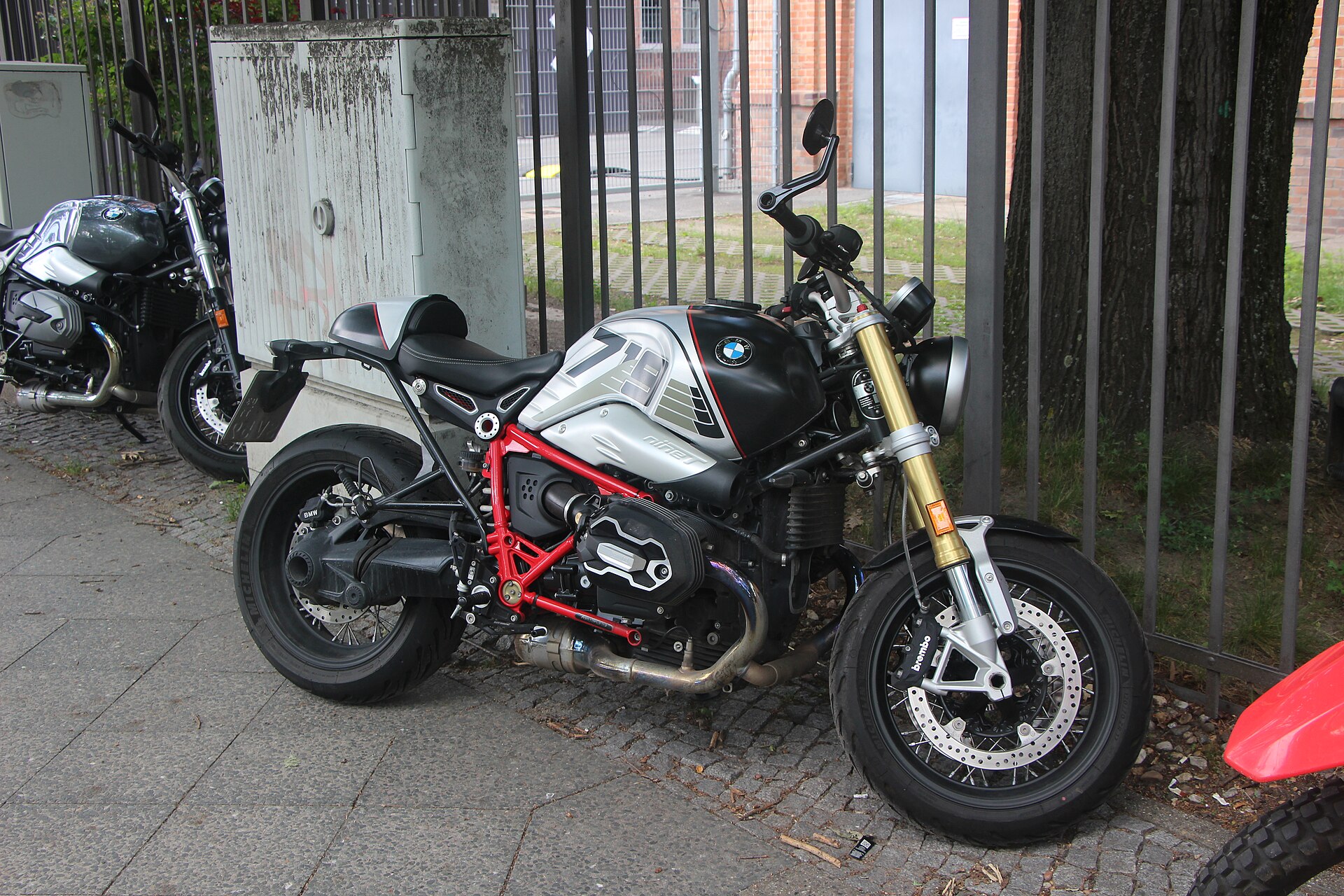 BMW R nineT