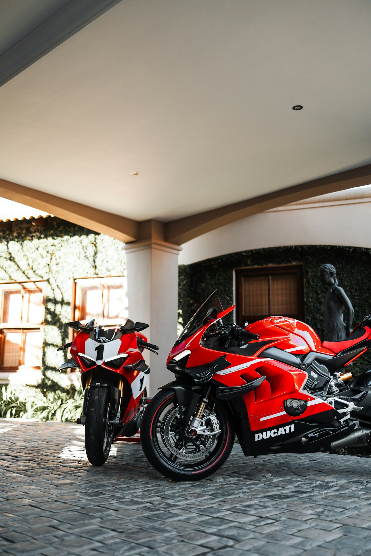 Aprilia Tuono 660 cranked over through a mountain hairpin